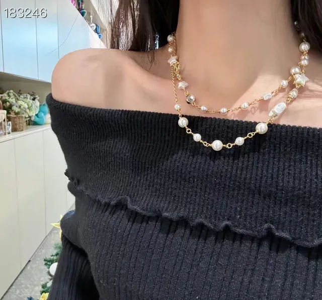 Collar Chanel Perlas y Estrella Charm en tono oro 2