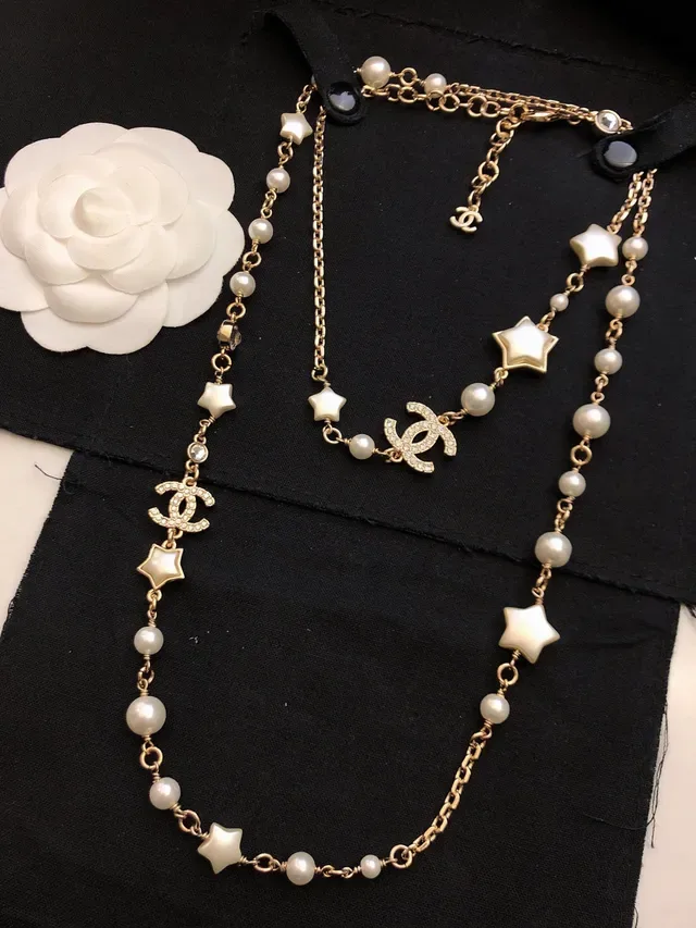 Collar Chanel Perlas y Estrella Charm en tono oro 7