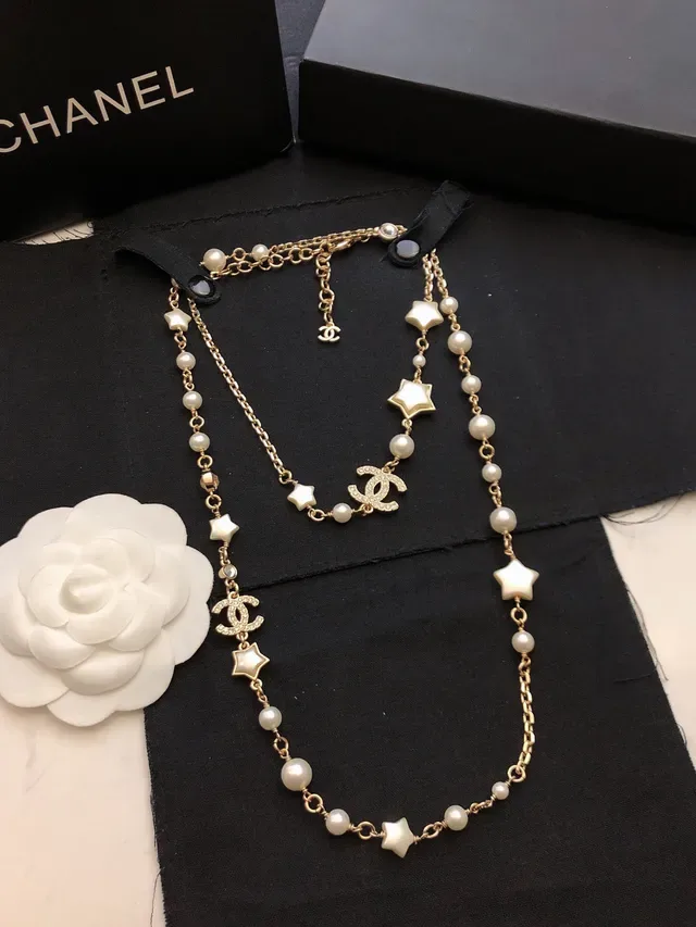 Collar Chanel Perlas y Estrella Charm en tono oro 8