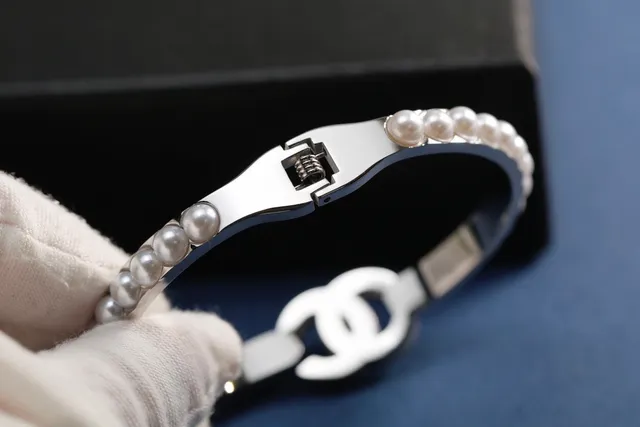 Chanel Pérola CC Pulseira Dourado Prata Fecho Logo Interlocking 4