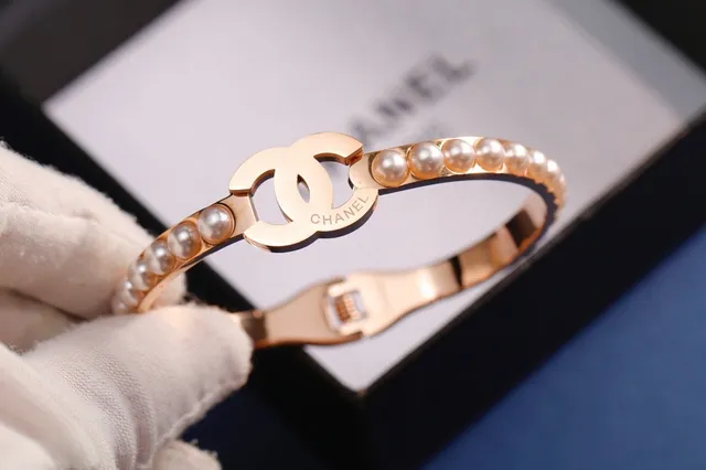 Chanel Pérola CC Pulseira Dourado Prata Fecho Logo Interlocking 7