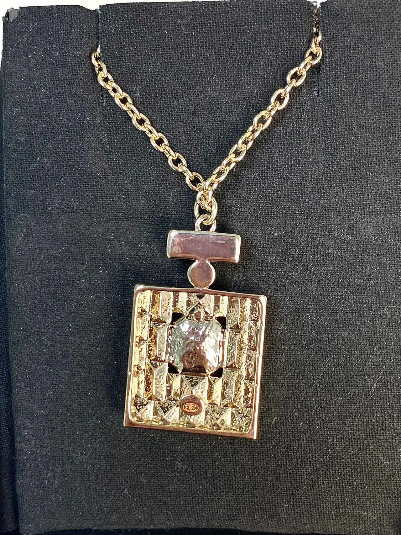Chanel Pendentif Bouteille de Parfum Chaîne Dorée Transparente Cristal Encrusté Carré Collier 6