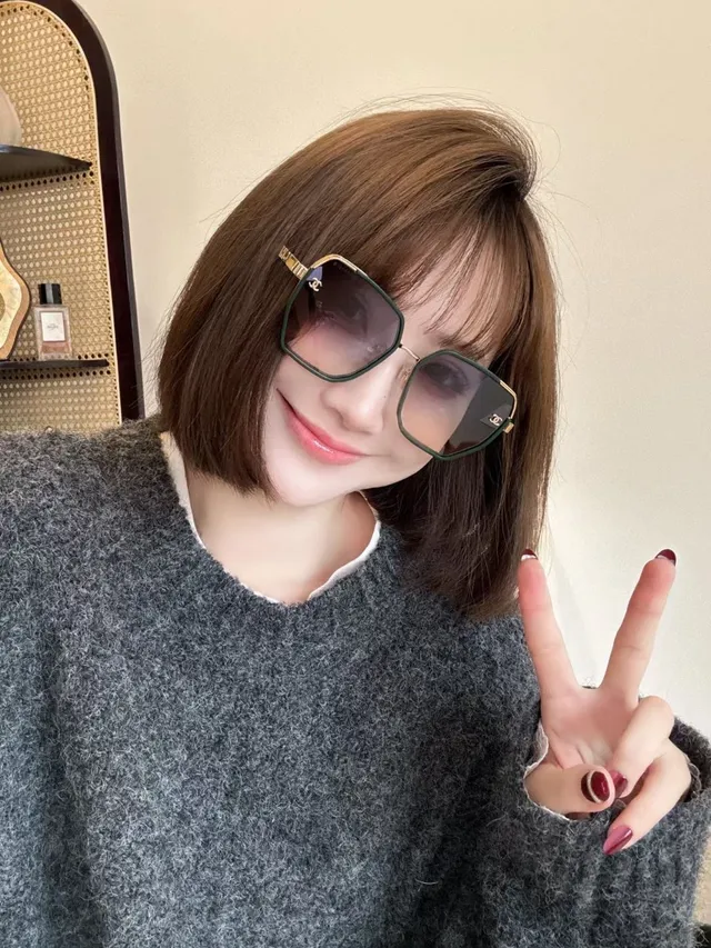 Chanel نظارات شمسية إطار هندسي oversized عدسة تدرجية وردي ذهبي 6