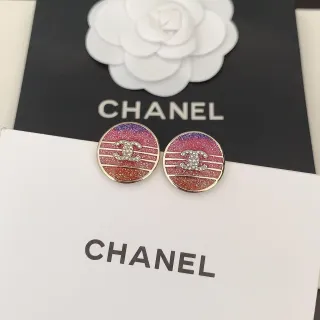 Chanel أقراط ستد دائرية لامعة بمينا تدرجية وردية بنفسجية