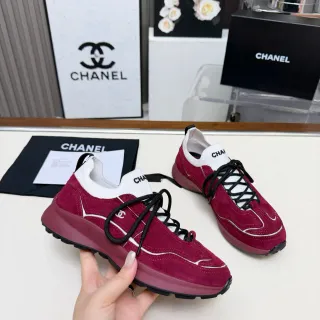Chanel حذاء رياضي أحمر أنودة كولار كيت سميك