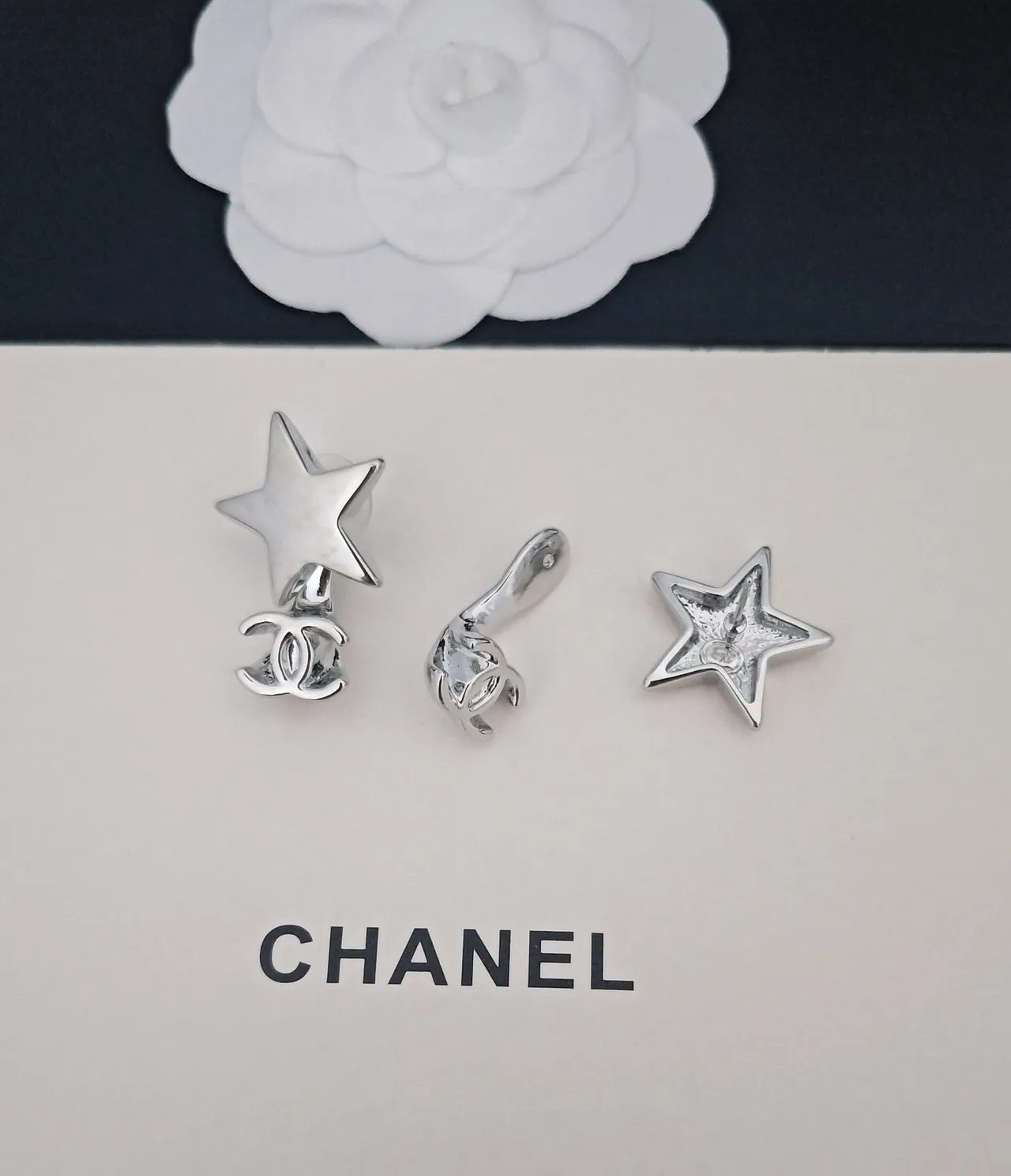 Chanel Star and CC Logo أقراط فضة مصقولة 3
