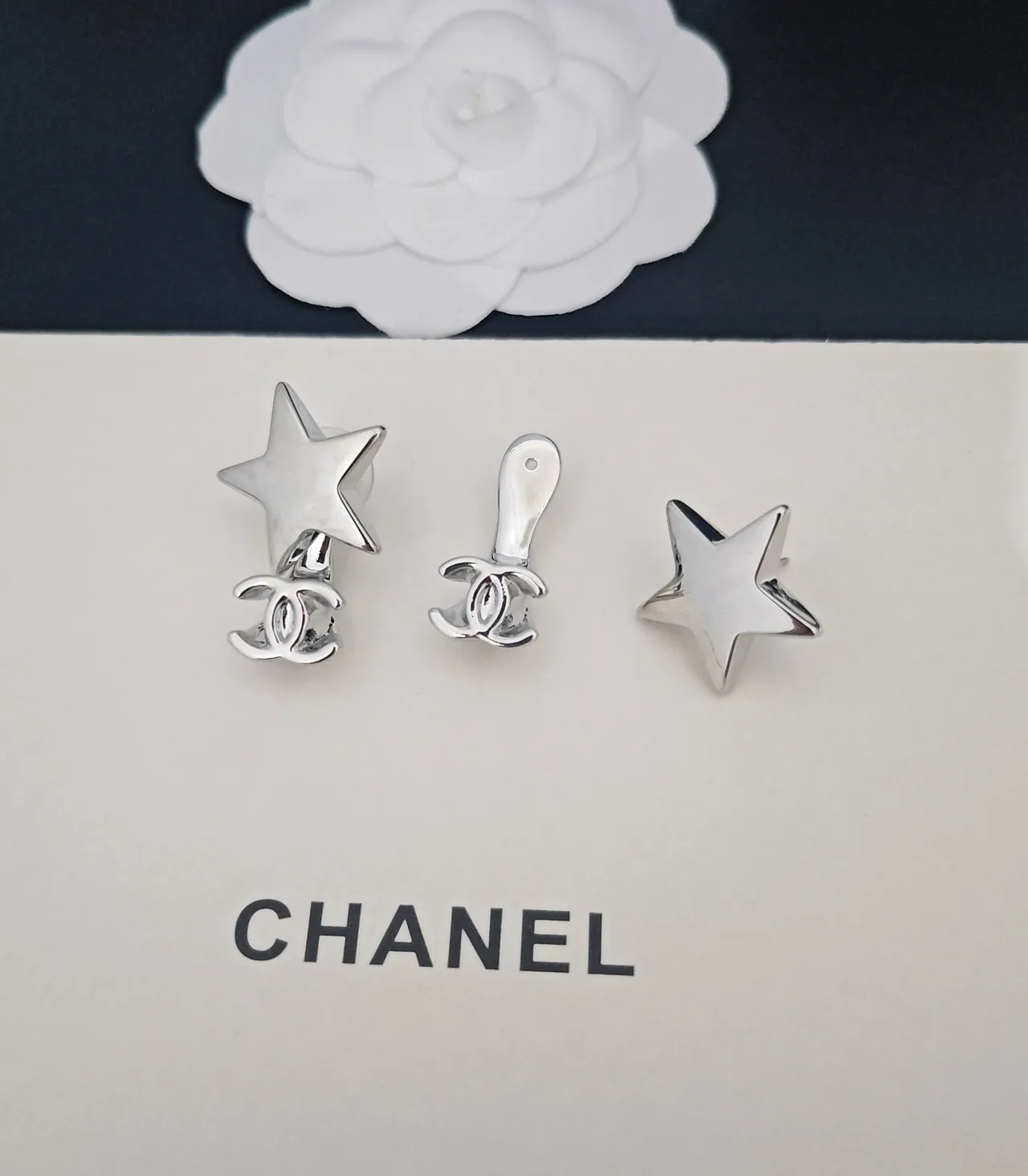 Chanel Star and CC Logo أقراط فضة مصقولة 4