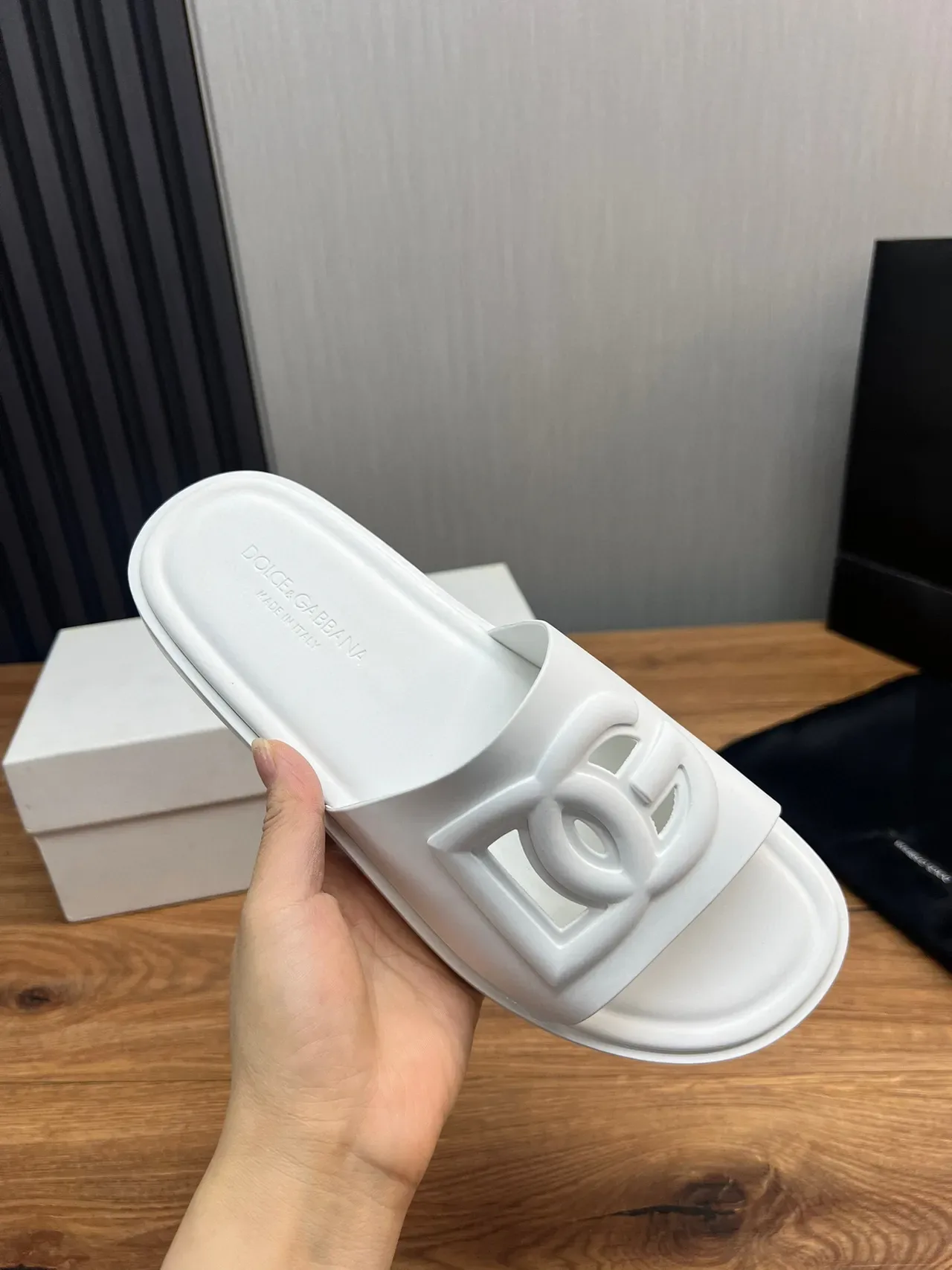 Chanel White Monolithic Rubber Sculpted Interlocking CC Logo Slippers 3