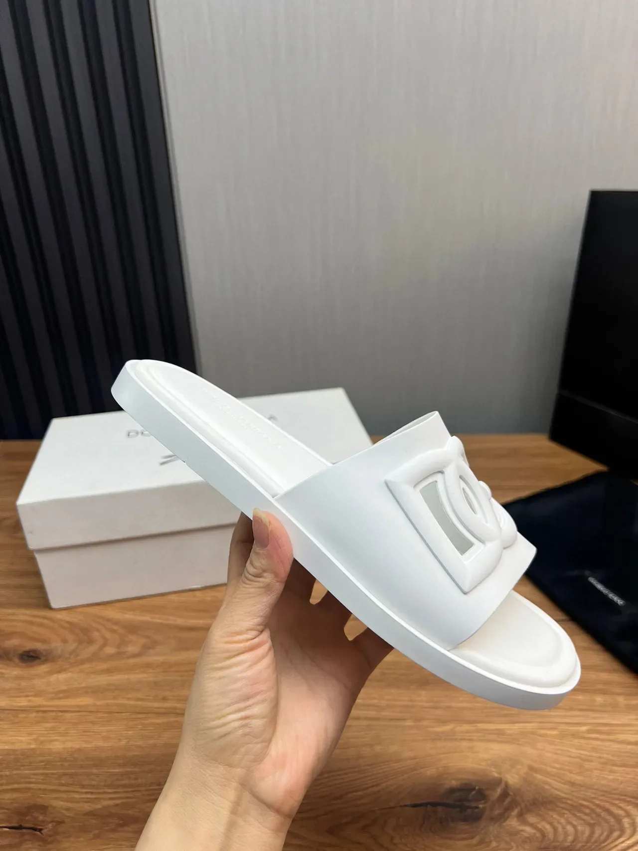 Chanel White Monolithic Rubber Sculpted Interlocking CC Logo Slippers 7