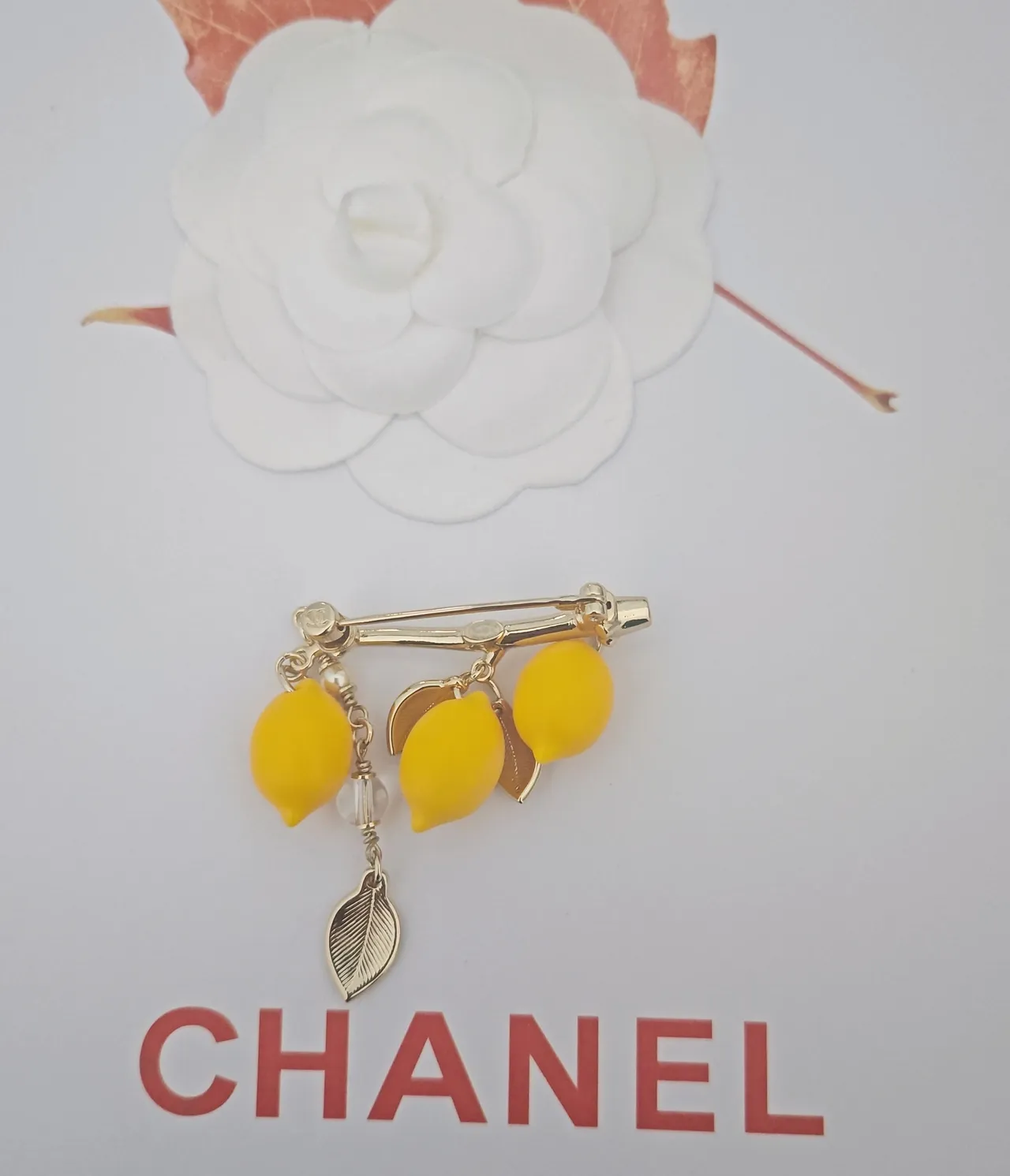 Chanel पीला चांदी नींबू आकार के आभूषण interlocking CC Logo ब्रोच 3