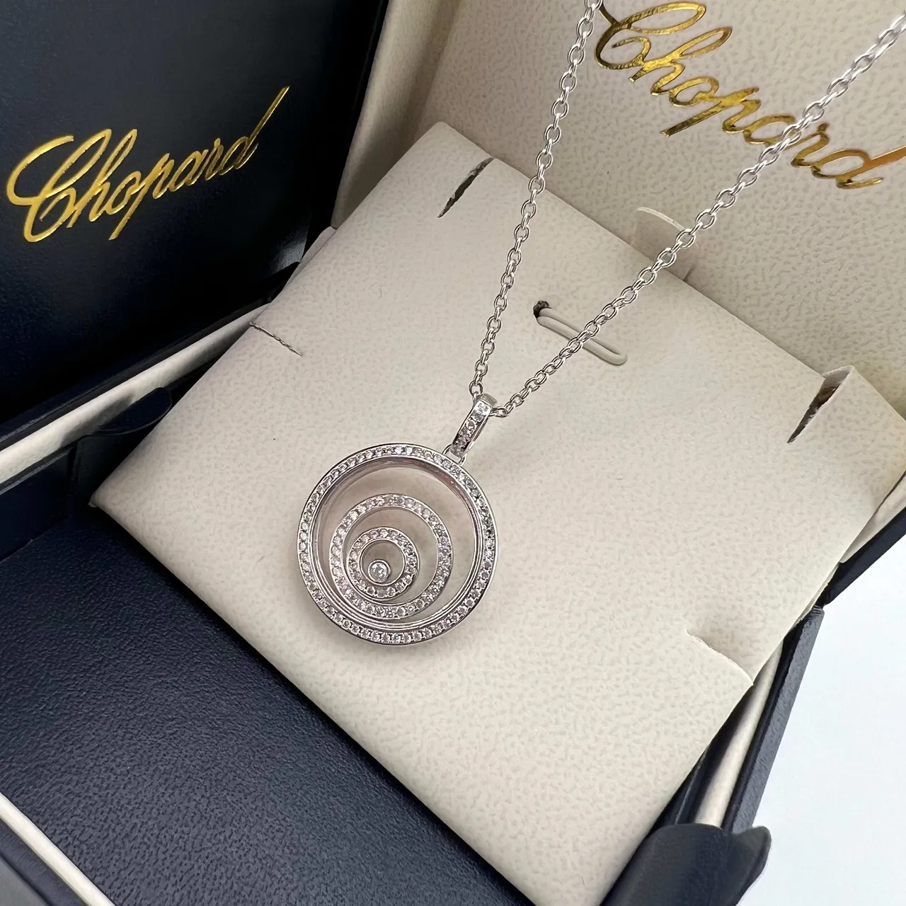 Chopard Happy Spirit Or Argent Conception Spirale Concentrée Pavé Diamants Bord Collier 4