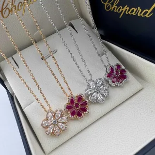 Chopard Red Gold Flower-Shaped Pendant Pavé-Set Halo Necklace