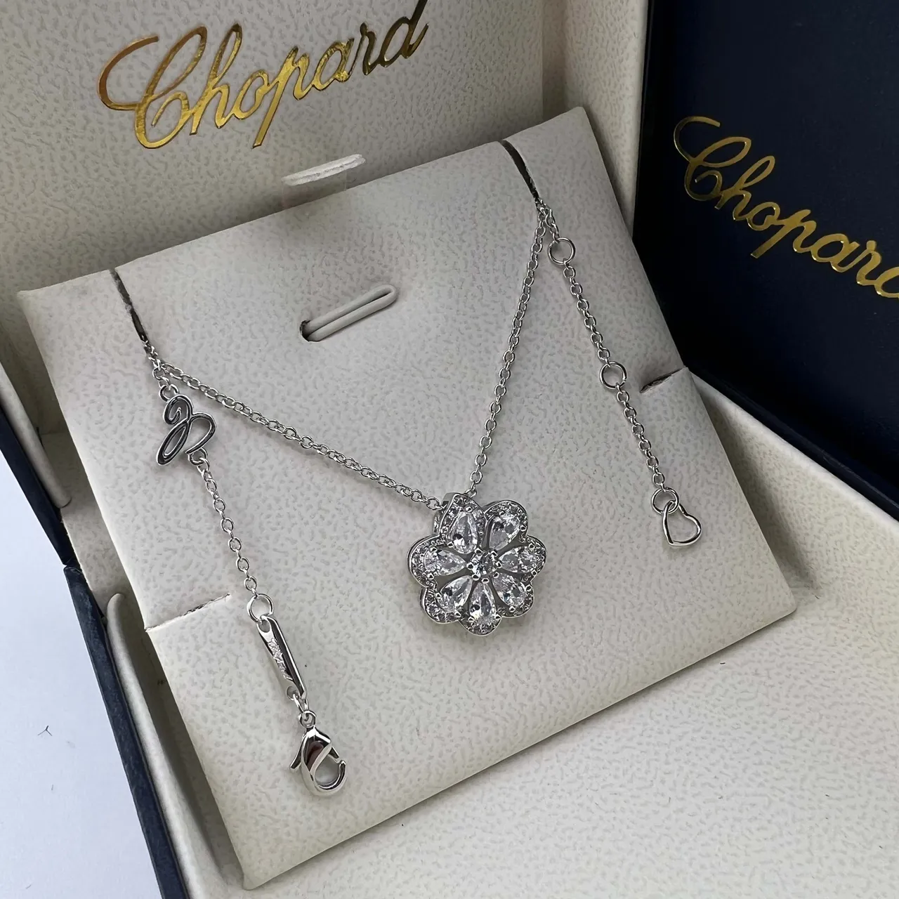 Chopard Red Gold Colgante con forma de flor Pavé-Set Halo 3