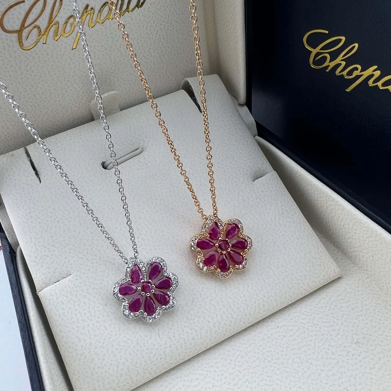 Chopard Red Gold Colgante con forma de flor Pavé-Set Halo 7