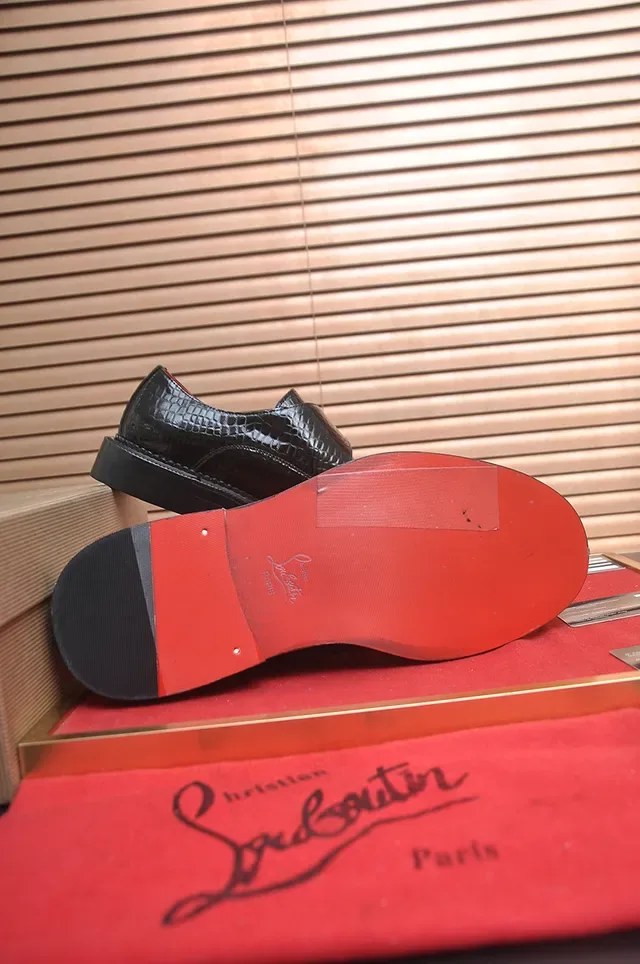 Christian Louboutin Sapatos Monk Couro de Crocodilo Preto e Vermelho Tira Única 3