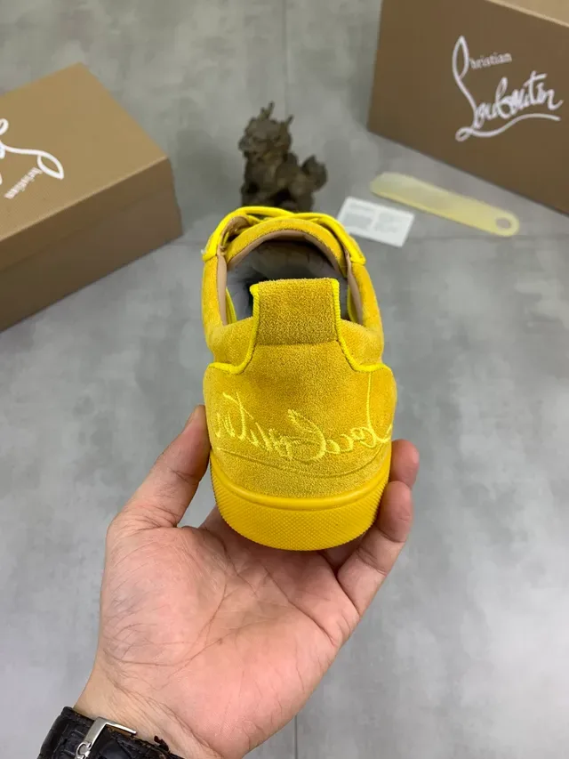 Christian Louboutin Sneaker Lifestyle Jaune Suède Basse 3