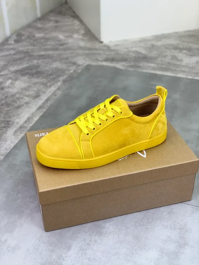 Christian Louboutin Sneaker Lifestyle Jaune Suède Basse 4