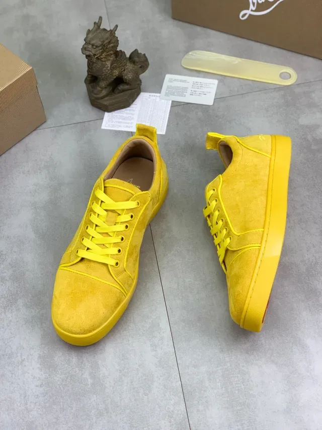 Christian Louboutin Sneaker Lifestyle Jaune Suède Basse 5