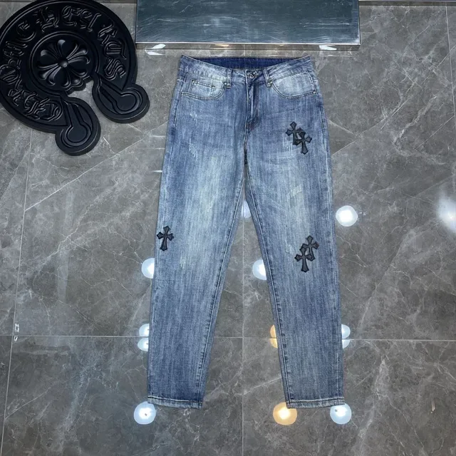 Chrome Hearts क्रॉस एम्ब्रॉयडेड मीडियम वॉश स्लिम जींस 2