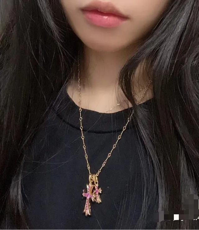 Chrome Hearts क्रॉस सुनहरी गुलाबी मुड़ी रस्सी श्रृंखला दोहरी लटकन माला 3