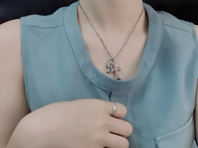 Chrome Hearts Cross Pendant Necklace Silver-Toned Pavé Double Cross Necklaces 13