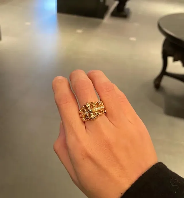 Chrome Hearts 花朵十字架 Pavé 金戒指 2