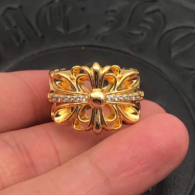 Chrome Hearts 花朵十字架 Pavé 金戒指 3
