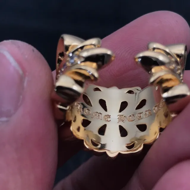Chrome Hearts 花朵十字架 Pavé 金戒指 4