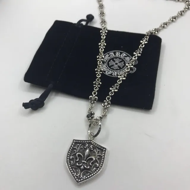 Chrome Hearts चांदी काला ढाल आकार का फ्लियर-डे-लिस मोटिफ हार 4