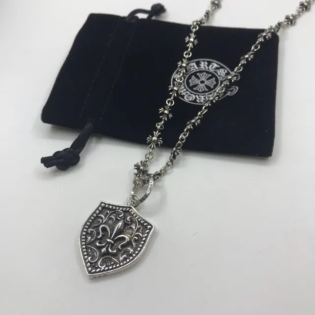 Chrome Hearts चांदी काला ढाल आकार का फ्लियर-डे-लिस मोटिफ हार 5