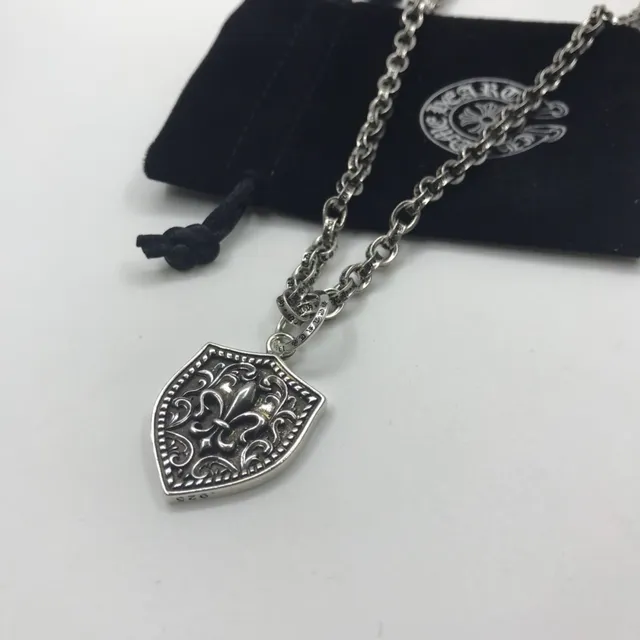 Chrome Hearts चांदी काला ढाल आकार का फ्लियर-डे-लिस मोटिफ हार 6