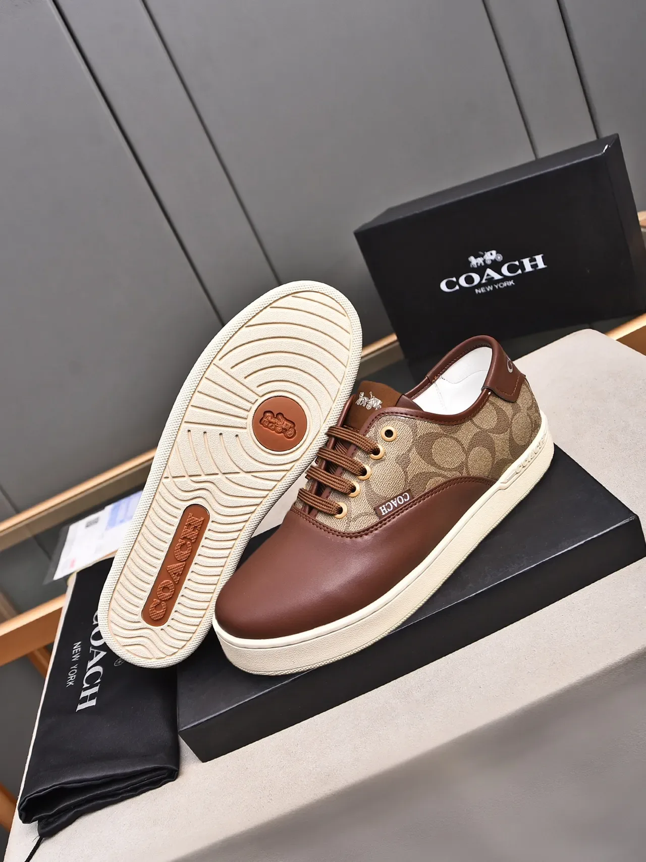 Coach Monogram Lona e Couro Low-Top Lifestyle Sneaker 5