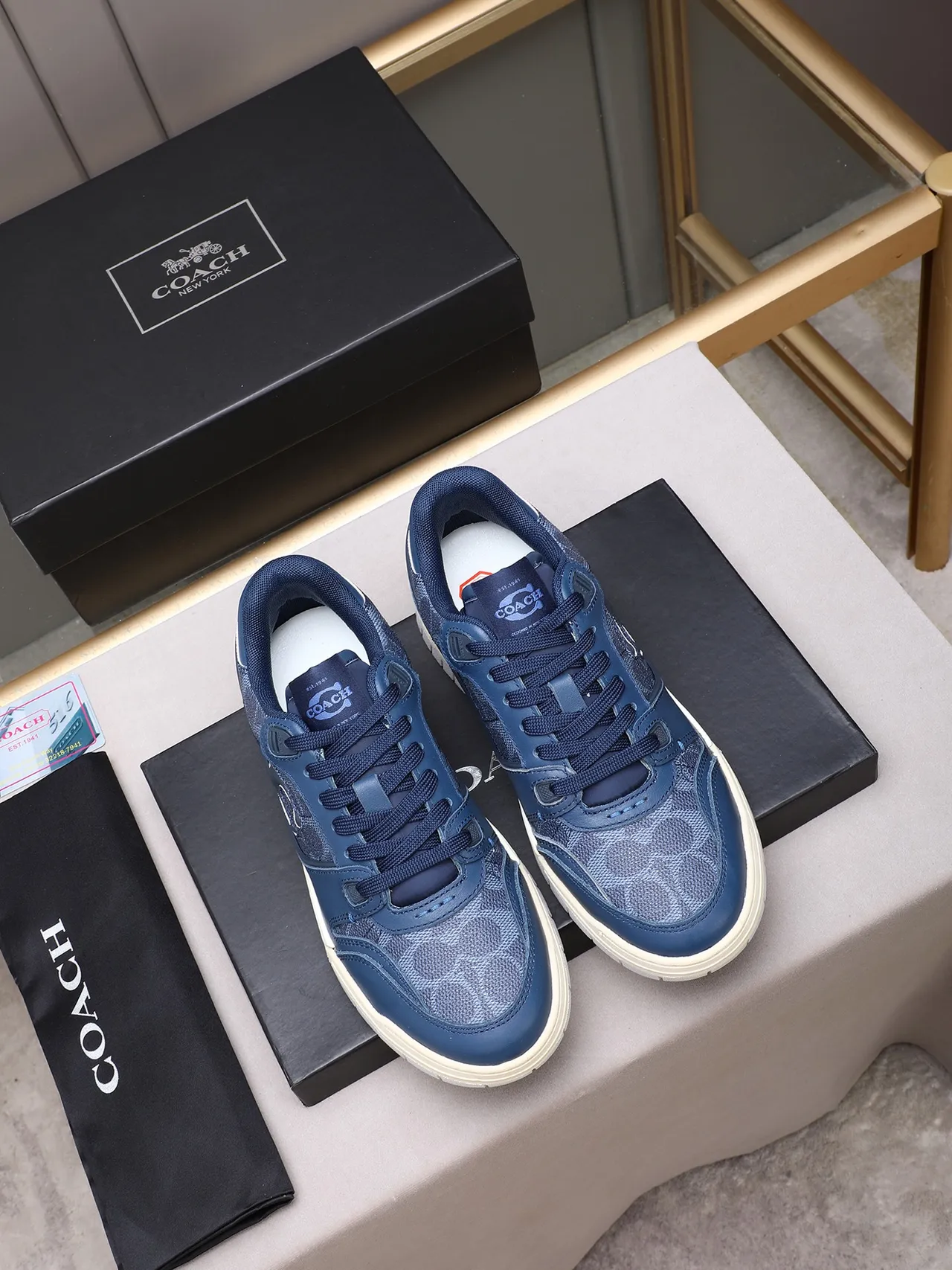 Coach 海军色米色皮革鞋面压花C标志生活方式运动鞋 3