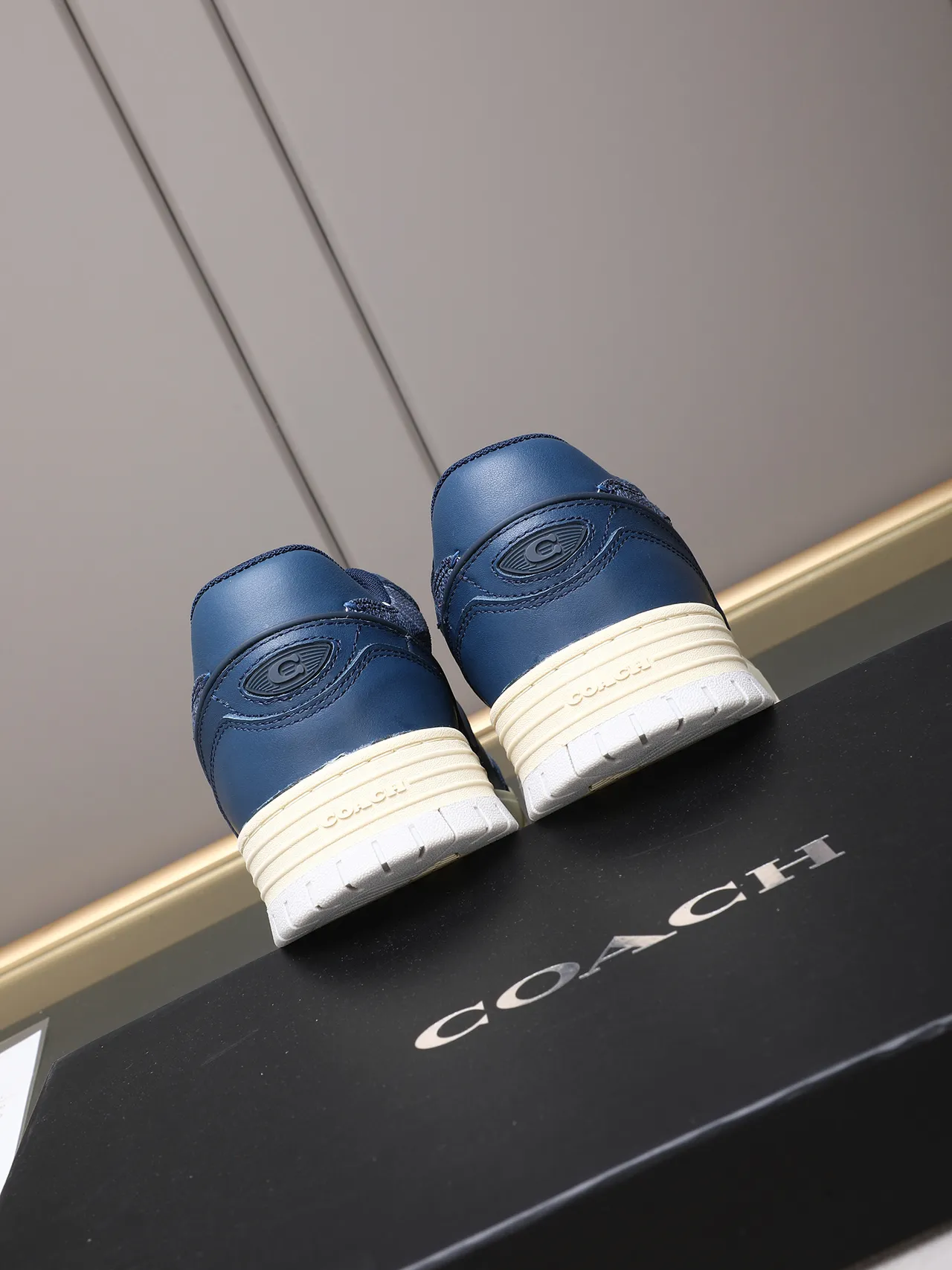 Coach 海军色米色皮革鞋面压花C标志生活方式运动鞋 4