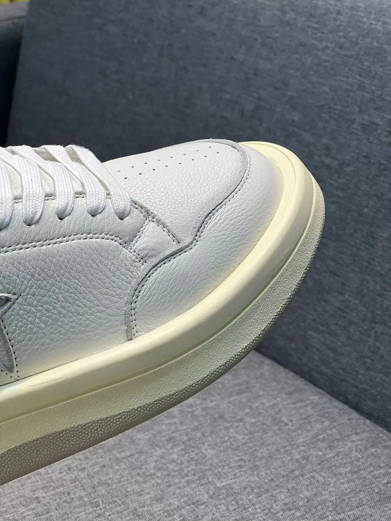 Converse Blanc Beige High-Top Cuir Basket Lifestyle 3