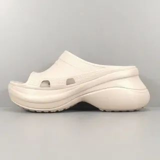 Crocs Echo Clog حذاء بلاتفورم بيج