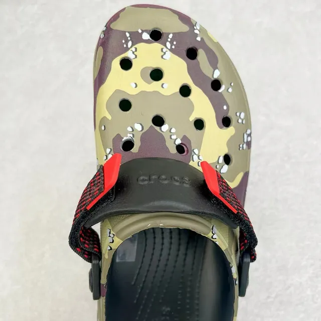 Crocs 多色 红色 迷彩 印花 可调节 带 洞洞鞋 7