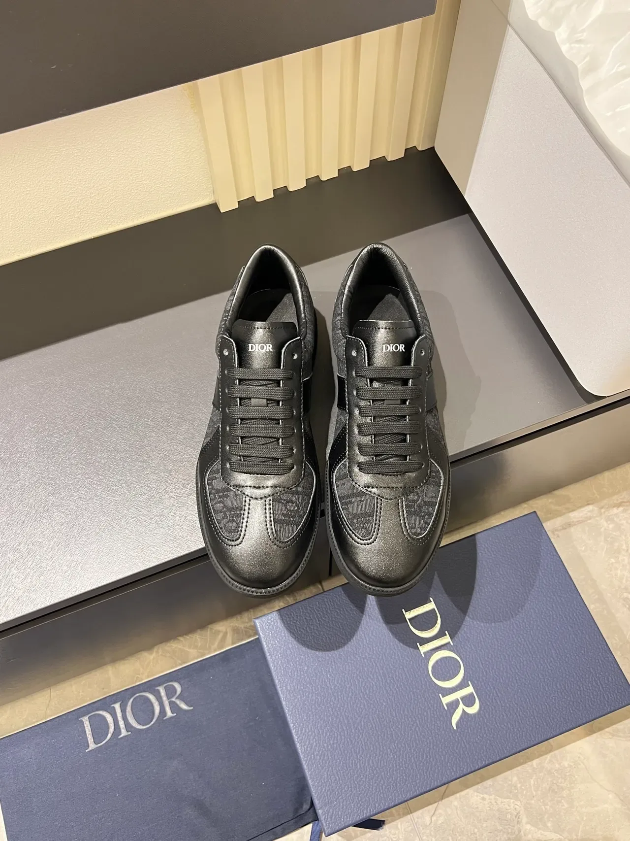 Dior B23 Sneakers lifestyle noir monogrammé textile cuir overlays 5