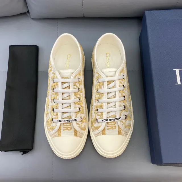 ديور B23 Monogram Print أحذية رياضية أسلوب حياة بيج وذهبي 2