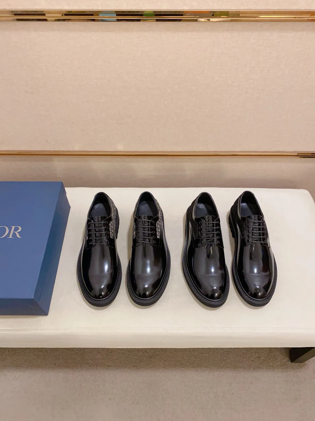 Dior কালো বেইজ পালিশড লেদার তির্যক মনোগ্রাম সাইড প্যানেল অক্সফোর্ড জুতা 2