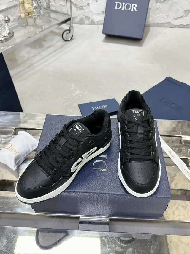 Dior حذاء رياضي لايف ستايل أسود أبيض جلد علوي midsole متعارض 3