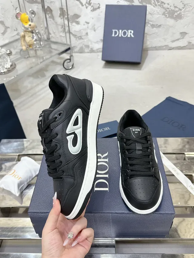 Dior حذاء رياضي لايف ستايل أسود أبيض جلد علوي midsole متعارض 4
