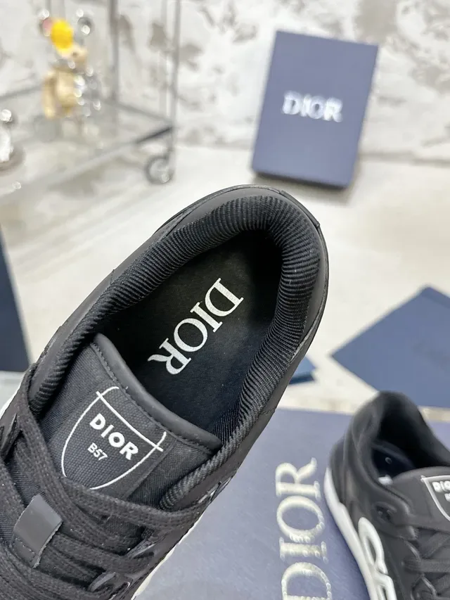 Dior حذاء رياضي لايف ستايل أسود أبيض جلد علوي midsole متعارض 7