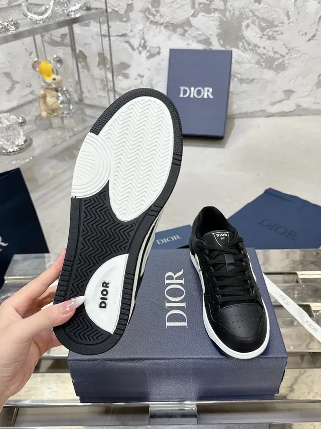 Dior حذاء رياضي لايف ستايل أسود أبيض جلد علوي midsole متعارض 9