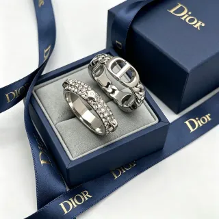 Dior CD Logo Ring चाँदी नेवी इंटरलॉकिंग पेवे क्रिस्टल बैंड रिंग