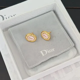 Dior সোনা গোলাপি ওভাল আকারের পাভে ক্রিস্টাল কিনারা সহ ইয়ারিংস