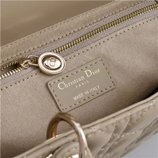 Dior Lady Dior বেইজ কোয়িল্টেড ক্যানেজ টপ-হ্যান্ডেল টোট ব্যাগ 11