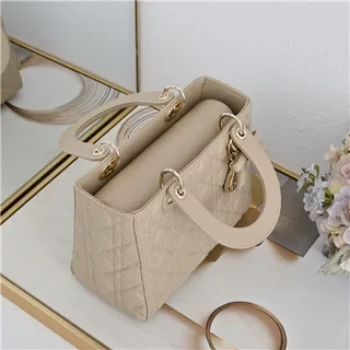 Dior Lady Dior বেইজ কোয়িল্টেড ক্যানেজ টপ-হ্যান্ডেল টোট ব্যাগ 13