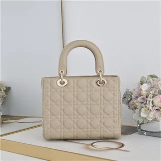 Dior Lady Dior বেইজ কোয়িল্টেড ক্যানেজ টপ-হ্যান্ডেল টোট ব্যাগ 16