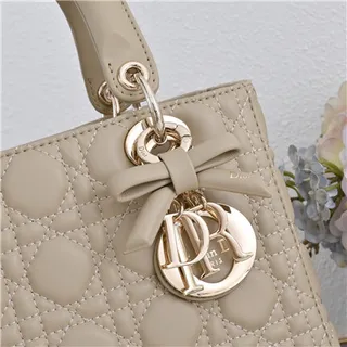 Dior Lady Dior বেইজ কোয়িল্টেড ক্যানেজ টপ-হ্যান্ডেল টোট ব্যাগ 18